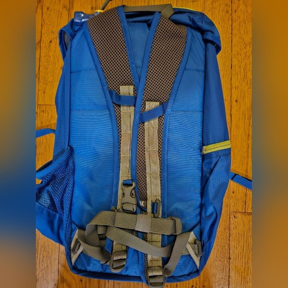 Camelbak Arete 22 70oz - Picture 3 of 6